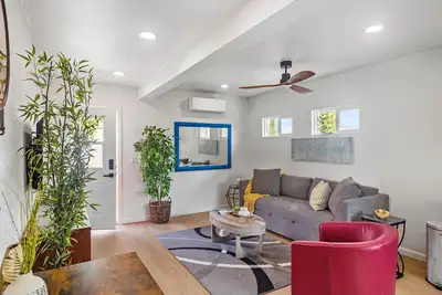 Image de Elegant Paradise in Coveted Community!