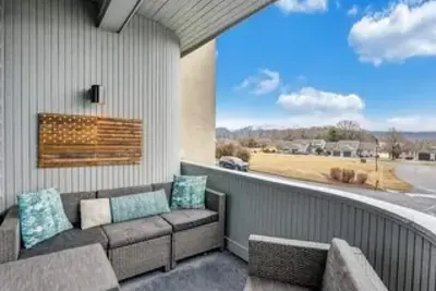 Image de Get A Way@The Lake! Spring savings in March