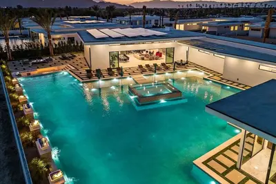 Image de Private Pickleball Court-Villa 10