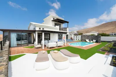 Image de Maison de vacances \"Hipoclub Los Alisios 75\" avec vue sur la mer, piscine privée et Wi-Fi