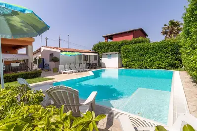 Image de Villa \"Arianna\" avec piscine chauffée partagée, terrasse privée et Wi-Fi