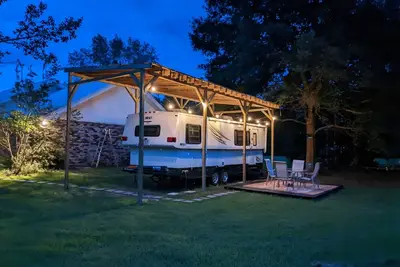 Image de Restful Modern Rv Retreat- Secluded Yet Conveniently Located!