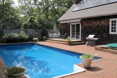 Image de Charming Hamptons Cape Cod - Pool, Hot Tub, Close to Harbor/Bay Beaches