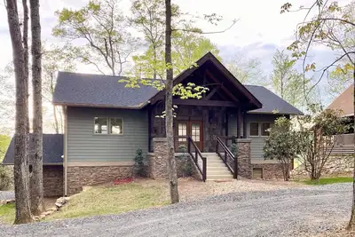 Image de A Deer Haven-Upscale, Hot Tub, River Access, Views, Foosball, 2k Beds