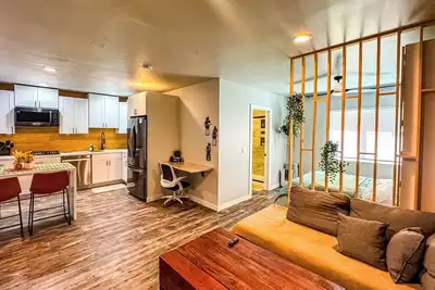 Image de Double Queen Studio, Full Kitchen, 75\" 4ktv, W/D, workspace, Early check-in