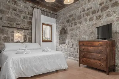 Image de Medieval House built in 1200 in the centre! Free private parking