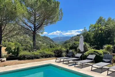 Image de Maison en pierres avec vue sur le Ventoux et piscine privée