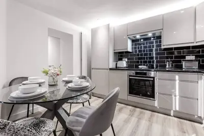 Image de Victoria Apt | 2 bedroom Parking Wi-Fi | Cozy Pads