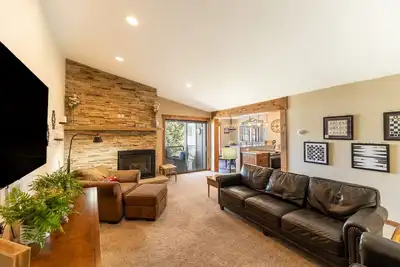 Image de Condo in Dillon Overlooking Amphitheater & Sweeping Mountain & Lake Views!