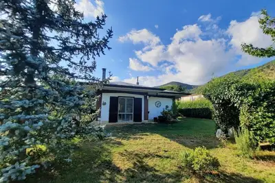 Image de Cottage with large garden, beautiful medieval villages a few km! Pets allowed