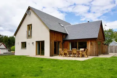 Forest Trail Lodge -  a house that sleeps 9 guests  in 3 bedrooms