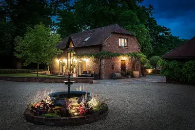 Image de Quaint 2 bed historical cottage in stunning English countryside