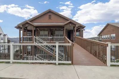 Image de Scenic Mountain Log Cabin by Silver Dollar City & Table Rock Lake!