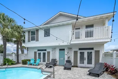Image de Beach Blessing in the heart of Destin Florida with private pool!