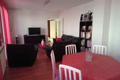 Image de Centre ville et calme. Petite copropriété de 5 logements. A 12 Km de St-Etienne.