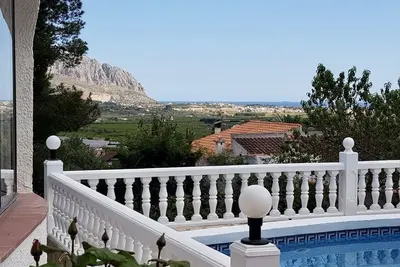 Image de Villa confortable au calme, piscine privée, jardin, wifi, clim, 10' de la mer