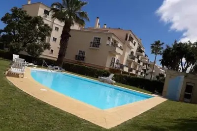Image de Spacious Portuguese flat with pool next to beach