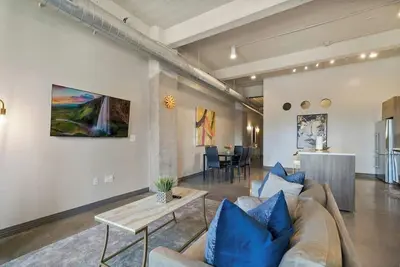 Amyfinehouse 2br Loft - Downtown Pool & Valet