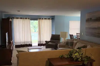 Image de Luxury Condo with Pool View & Beach in Biloxi, Ms