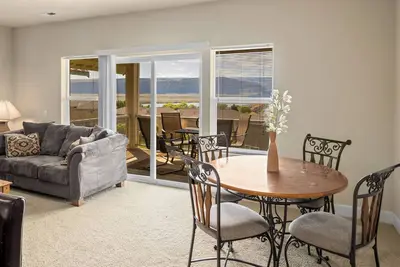 Image de B66-Cozy condo w/2 patios Sunserra Gorge shuttles
