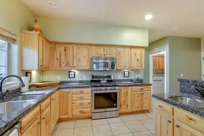 Image de Cozy Arizona Retreat w\/ Fireplace, Patio & Grill!