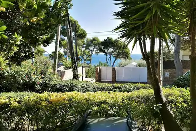 Image de Renovated apartment with sea views, Golfet