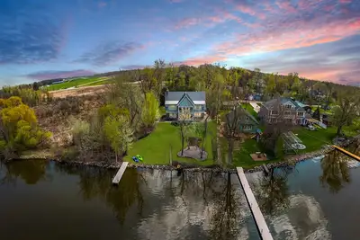 Image de Lake life near the cities! Kayak, swim, fish, relax.