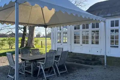 Image de Cottage-Salle de bain et douche-Vue sur la campagne-Thatched Pavilion