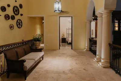 Image de Colonial family house