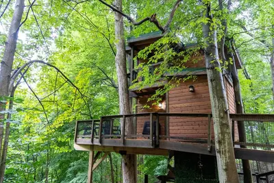 Rustic Treehouse Oasis in Hocking  Hills --Adventure Awaits