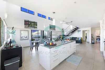 Image de Pinnacle Penthouse Escape ~ Panoramic views ~ Pool