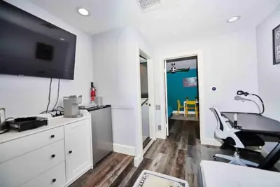 Image de Luxurious & Cozy in the ❤ of Galleria ~ ♛Queen Bed