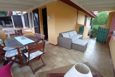 Image de Gorgeous house with wide veranda and garden, only 7 min walk from stunning beach