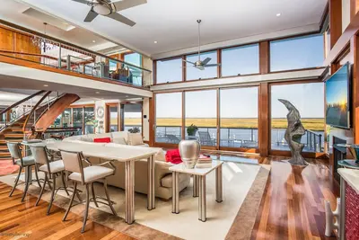 Image de Avalon Southend Bayfront Estate! Only one block to the beach!