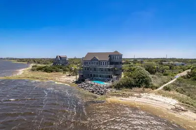 Image de Soundfront Family Escape – Pool, Hot Tub & Views