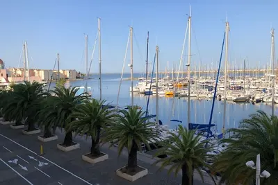 Image de Appartement avec terrasse et vue imprenable sur l'entrée du port de Gruissan