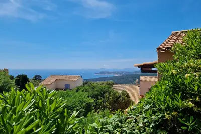 Image de Bel appartement rénové avec terrasse, jardinet et piscine pour 4 personnes
