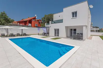 Image de Belle maison à Bilice avec WiFi