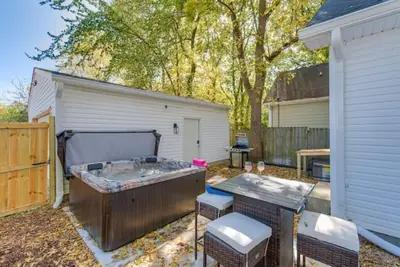 Image de Spacious home with a Hot Tub- Updated 3 bed!