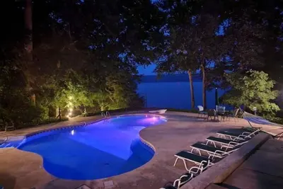 Image de The Waterfront Retreat w/ Pool & Boathouse