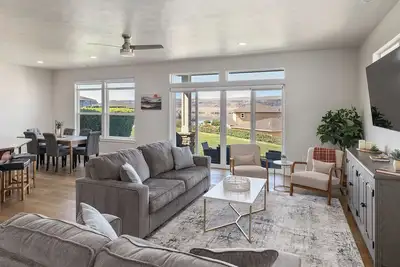 Image de C66-Riverview with a shared hot tub steps away