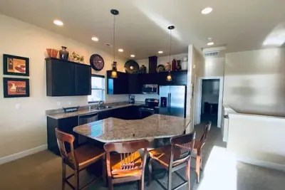 Image de D14 Home by pool & Gorge shuttle. 2 decks w/Columbia/tennis courts/pool view