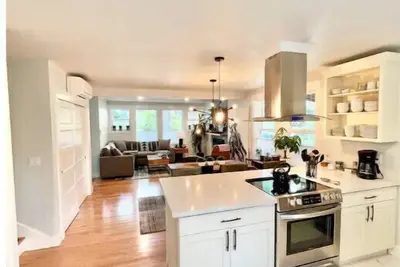 Image de Gorgeous Modern Capitol Hill/Central Home