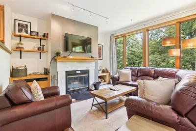 Image de Beautifully upscale condo with pool, hot tub, and fitness room Highridge E1