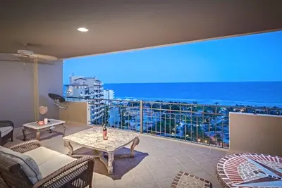 Image de Luxury Condo Bella Sirena 805c, Sandy Beach