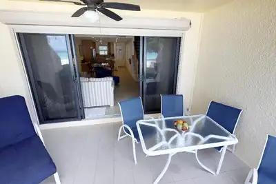 Image de Oceanfront Ground Floor in Paradise: 7 Mile Beach, Condo #23 The Islands Club