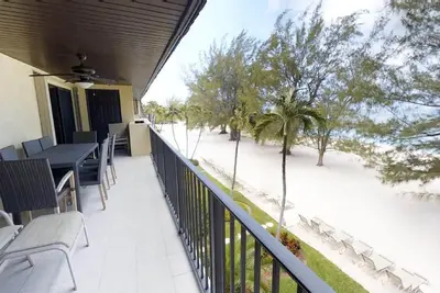 Image de Sensational Views of 7 Mile Beach - 3rd Floor Penthouse – The Islands Club