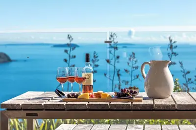 Image de No. 63 - Elevated Onetangi Retreat with Pool