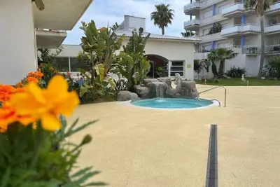 Image de Bienvenue dans le charmant appartement à louer à Roses, Costa Brava! A 1500 mètres de la plage, logement moderne avec vue sur le canal, 4 couchages.