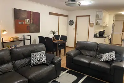 Image de Quiet and comfortable 2 bedroom apartment, 65 inch Smart Tv